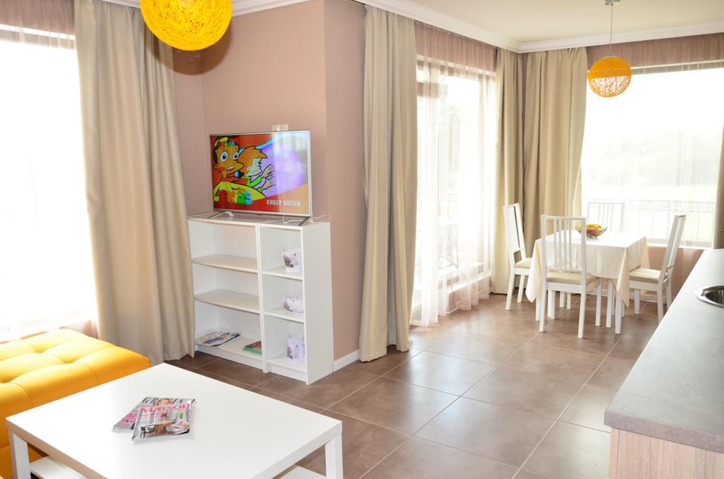 Guesthouse Green Fields Гирмен Екстер'єр фото